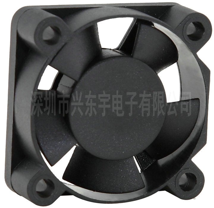 电饭煲散热风扇的安装方向由什么决定？